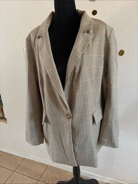 Classic Men's Houndstooth Blazer in Beige